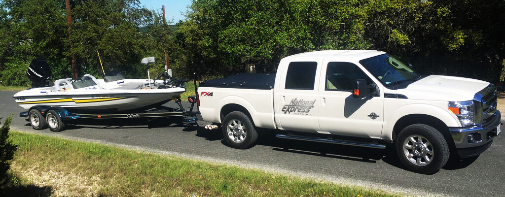 independant hauler pulling boat